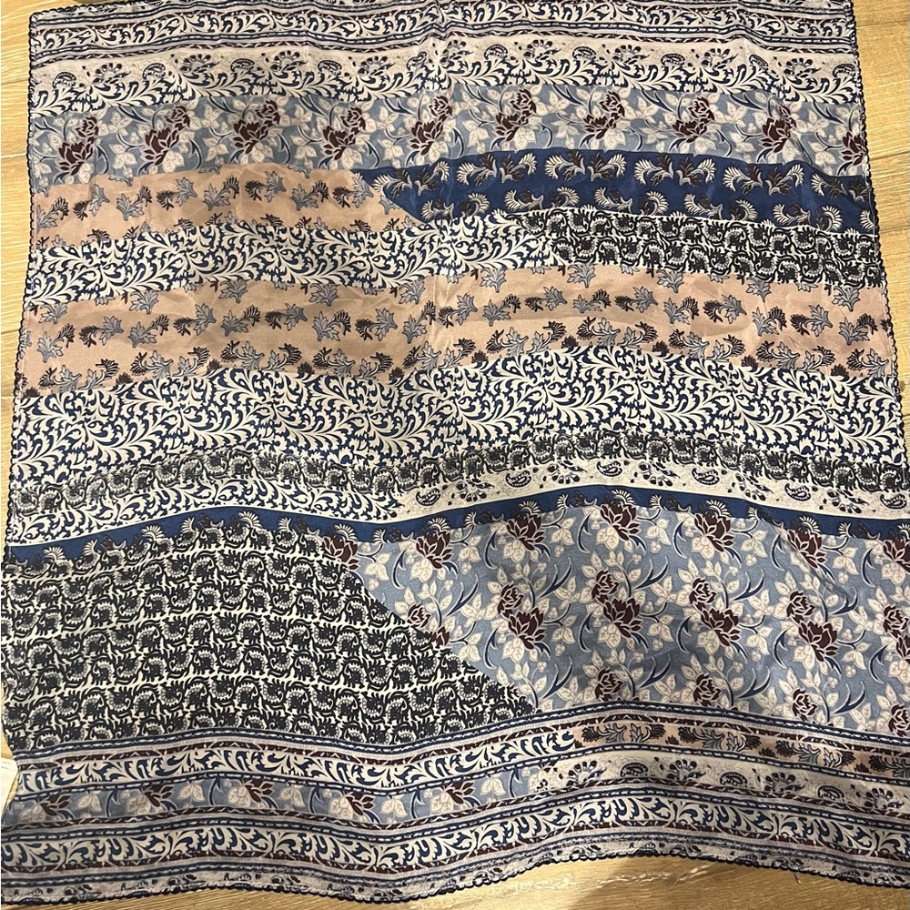 NWT Treasure & Bond Pocket Square